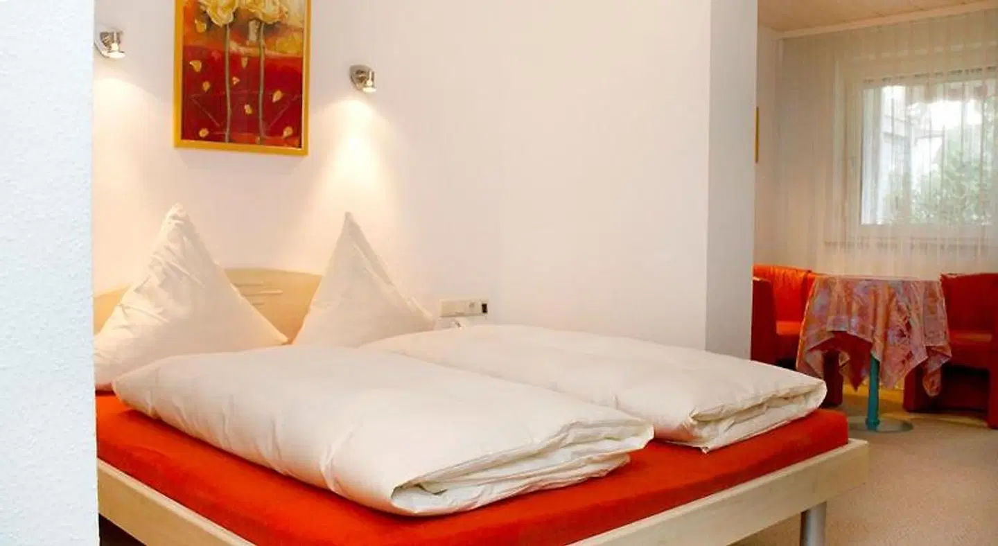 Justina ROOM_EXAMPLE