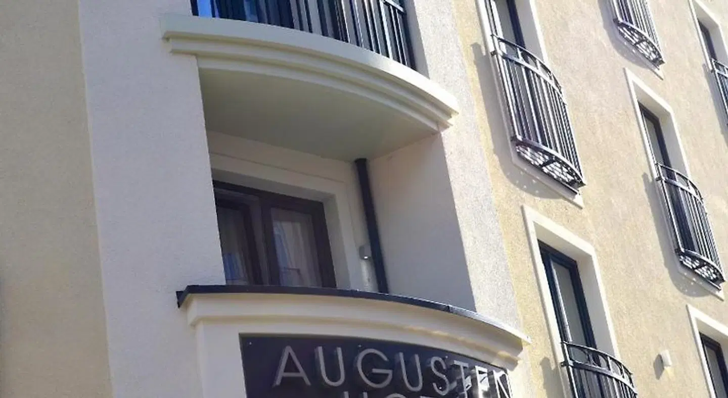 Augusten Hotel EXTERIOR