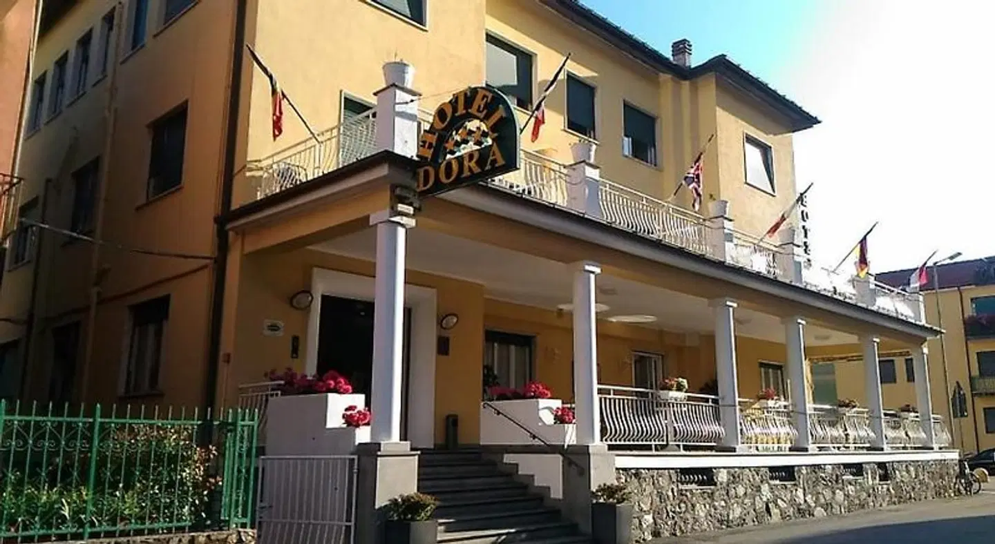 Hotel Dora EXTERIOR