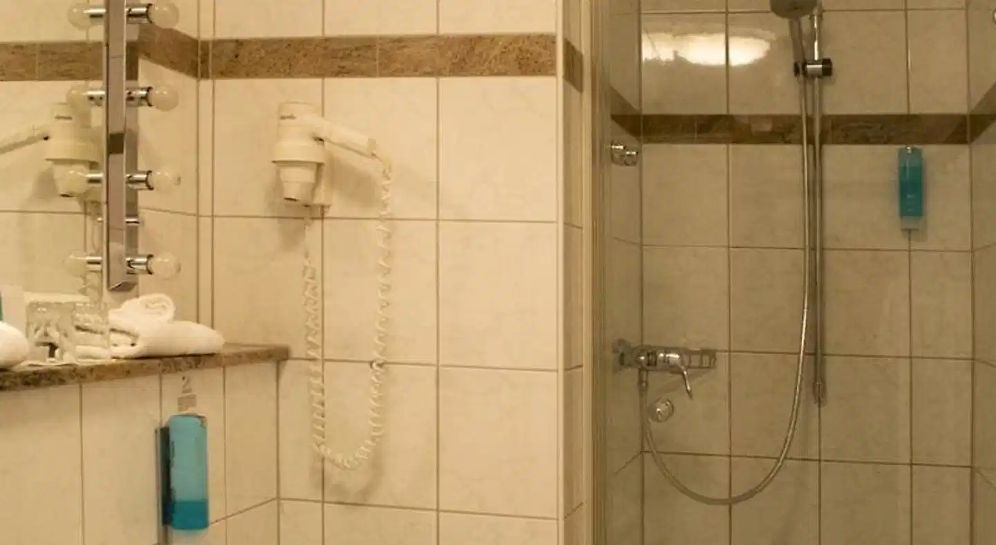 Hotel am Schlosstheater Badezimmer