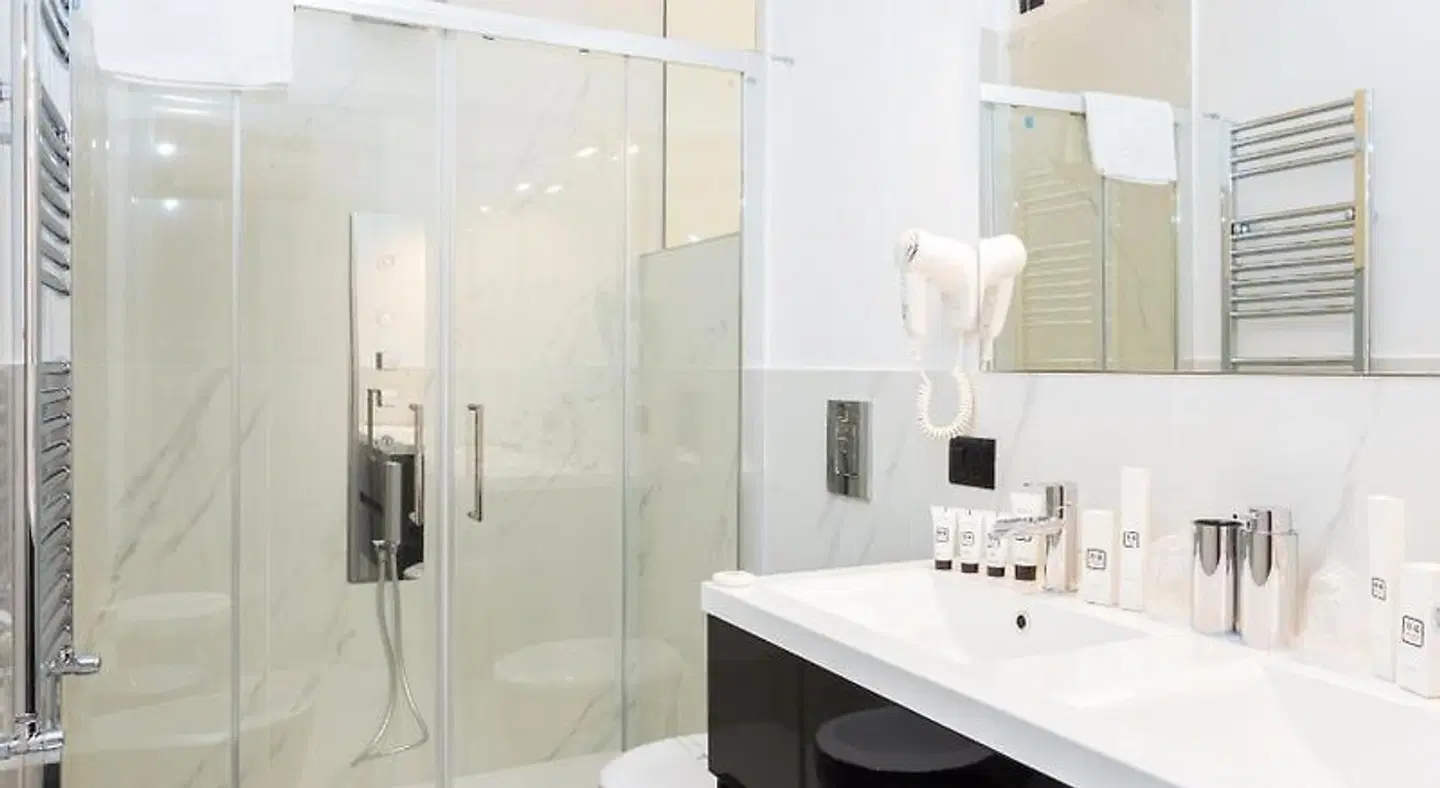 Queen Palace Suites Badezimmer