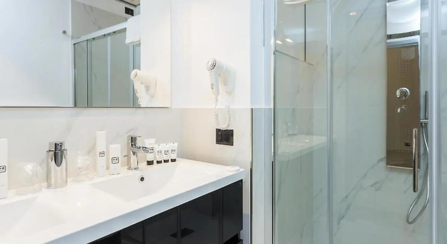 Queen Palace Suites Badezimmer