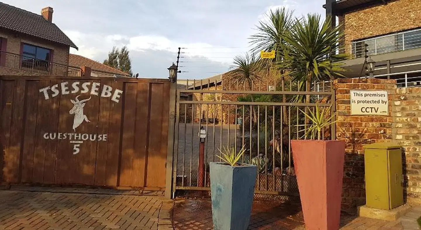 Tsessebe Guesthouse EXTERIOR