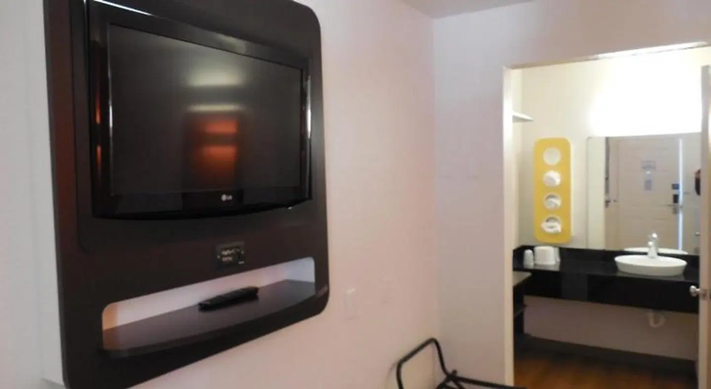 Motel 6 Chula Vista, CA - San Diego ROOM_EXAMPLE