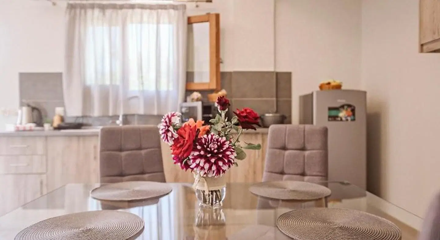 Ale and Ana Studios ROOM_EXAMPLE