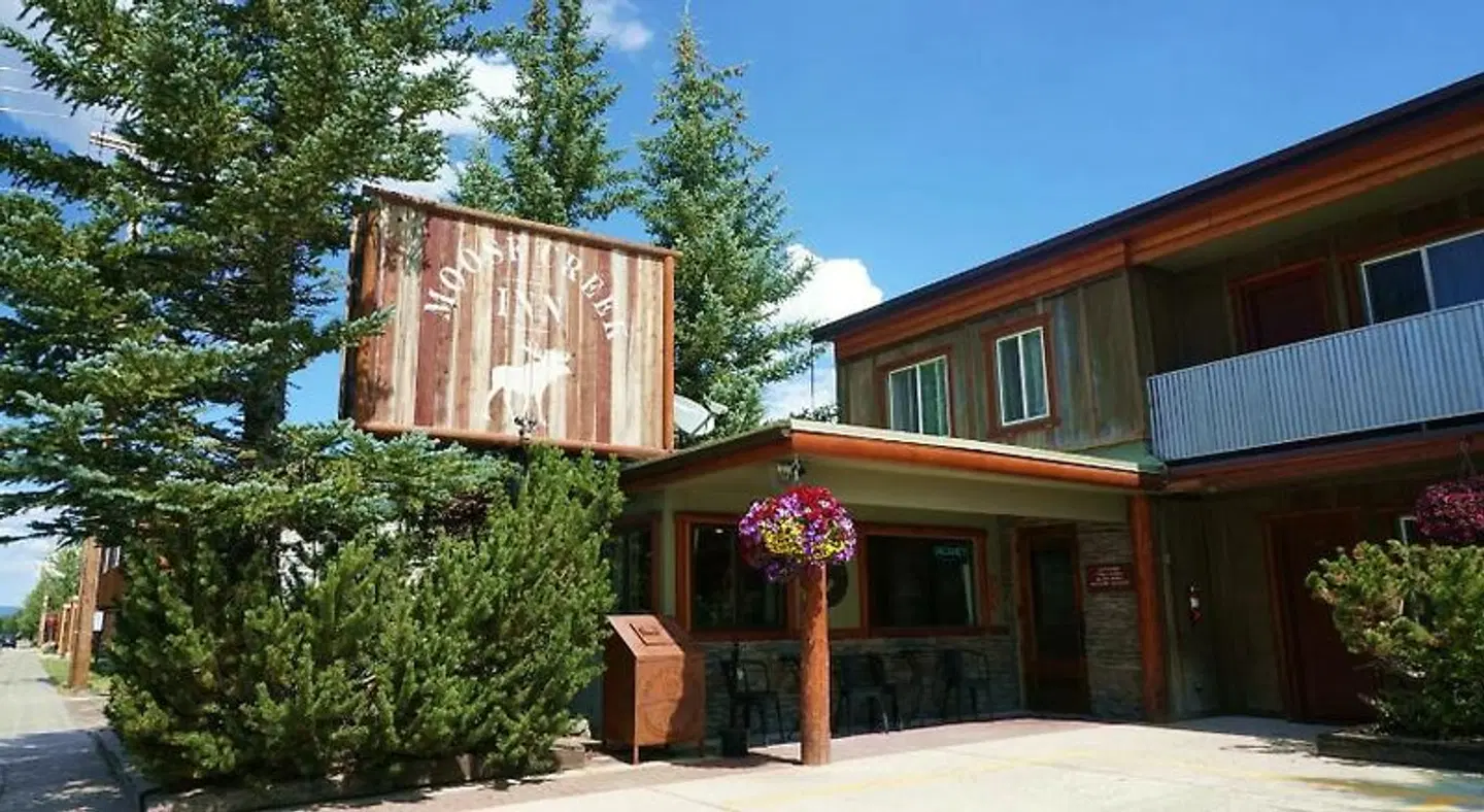 Moose Creek Inn EXTERIOR