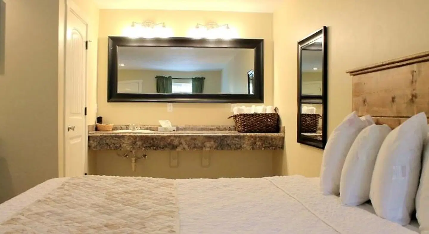Moose Creek Inn ROOM_EXAMPLE