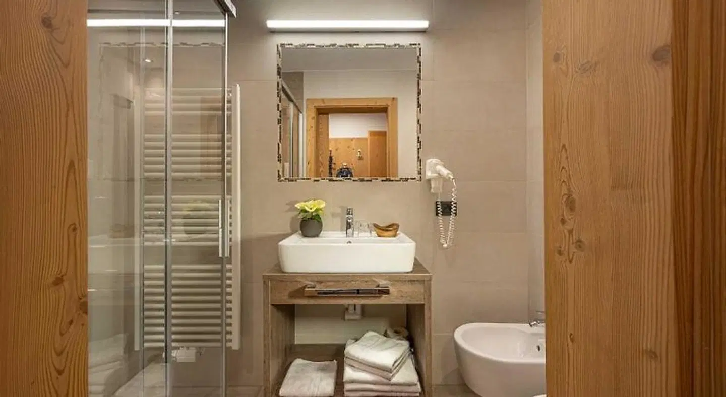 Almhotel Lenz Badezimmer