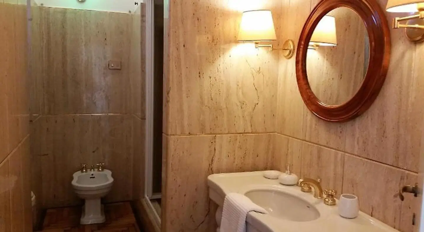 Vatican Suites Happy Holidays Badezimmer