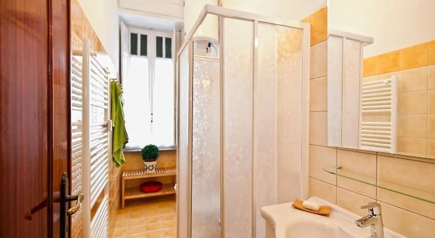 Opera Inn Suites B&B and Apartments Badezimmer