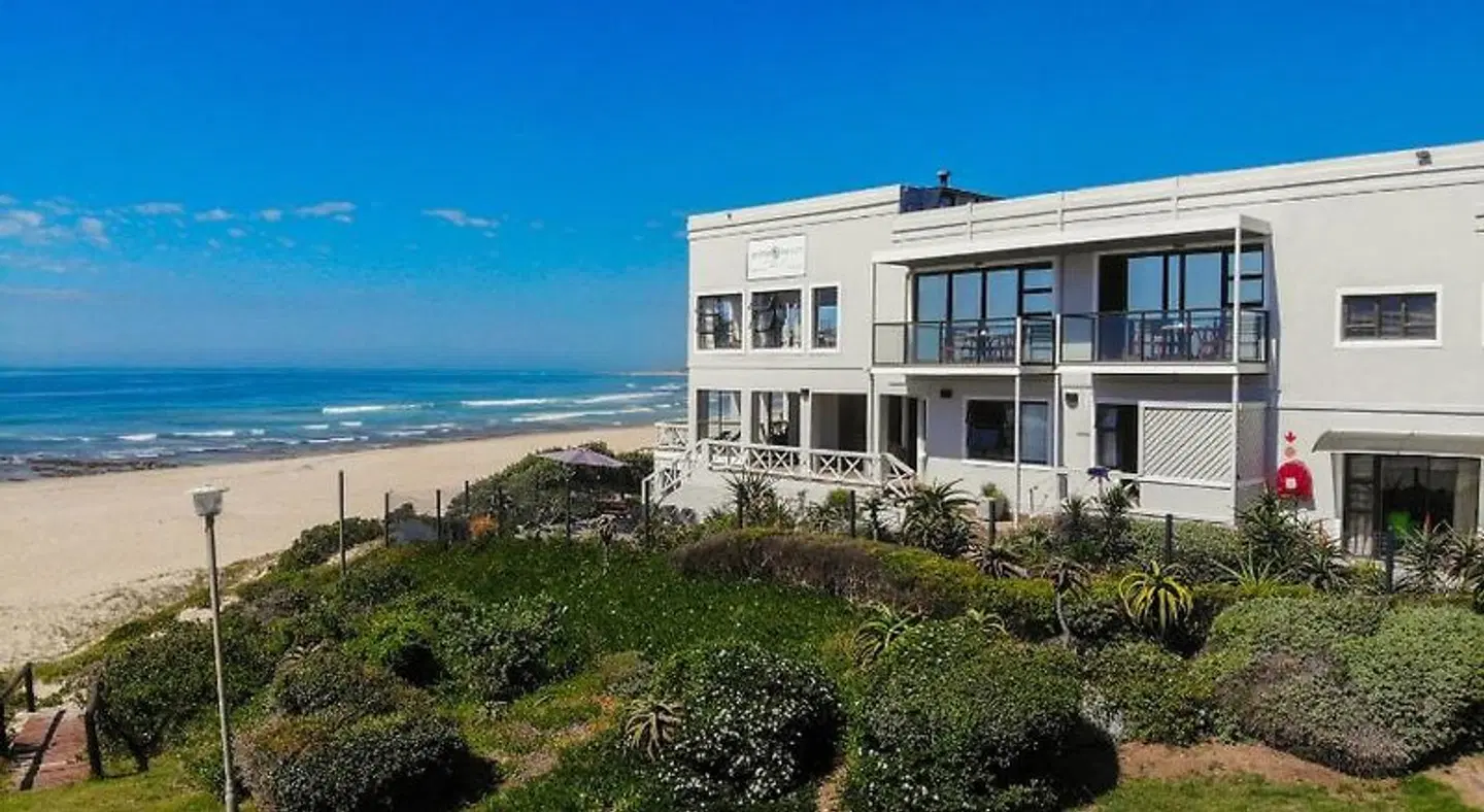 On the Beach Guesthouse & Apartments EXTERIOR