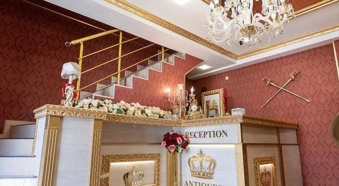 ANTIQUES & GOLD Boutique Hotel Restaurant