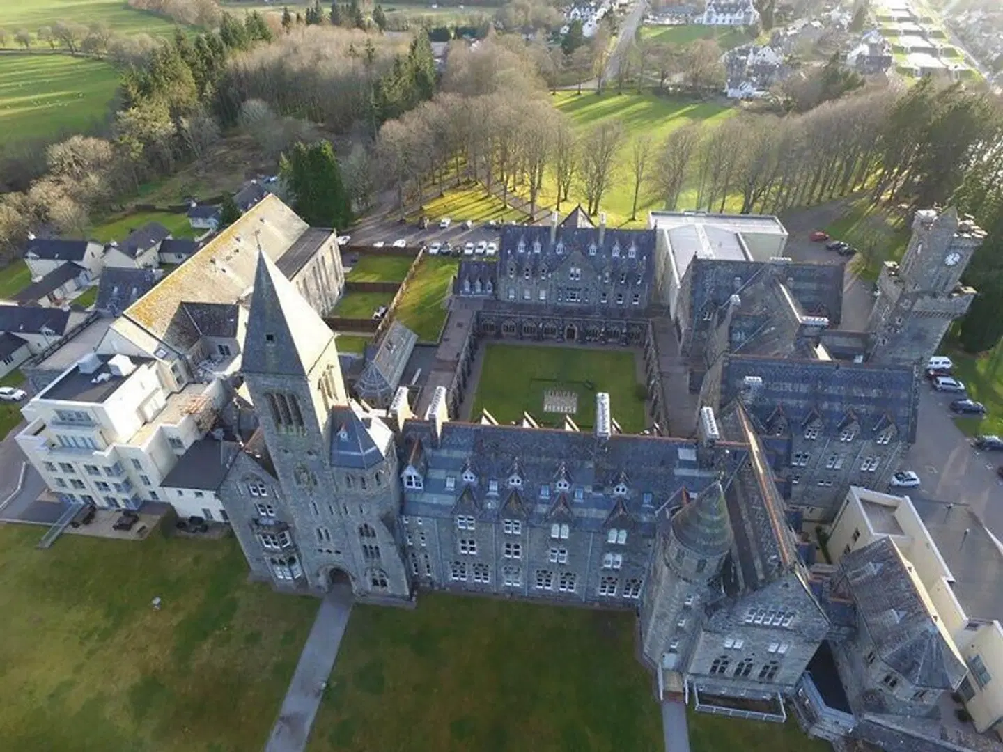 The Highland Club EXTERIOR