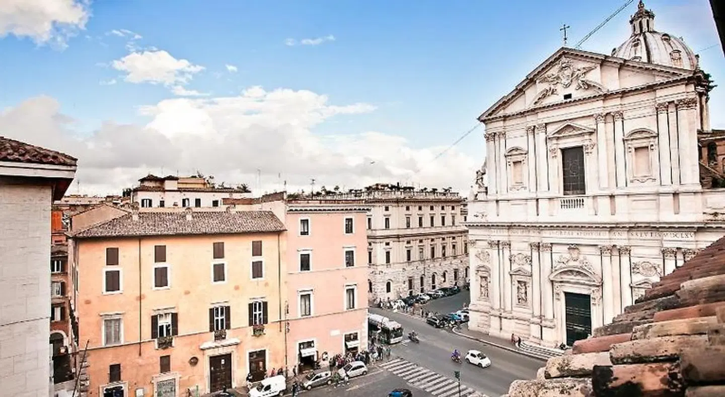 Al centro di Roma EXTERIOR