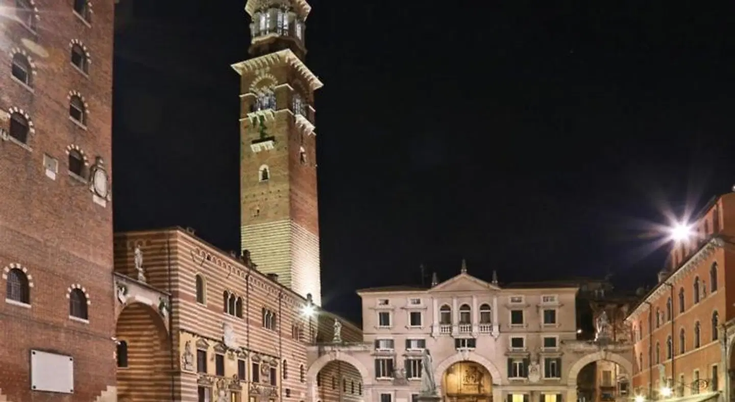 Lords of Verona Luxury Apartments EXTERIOR