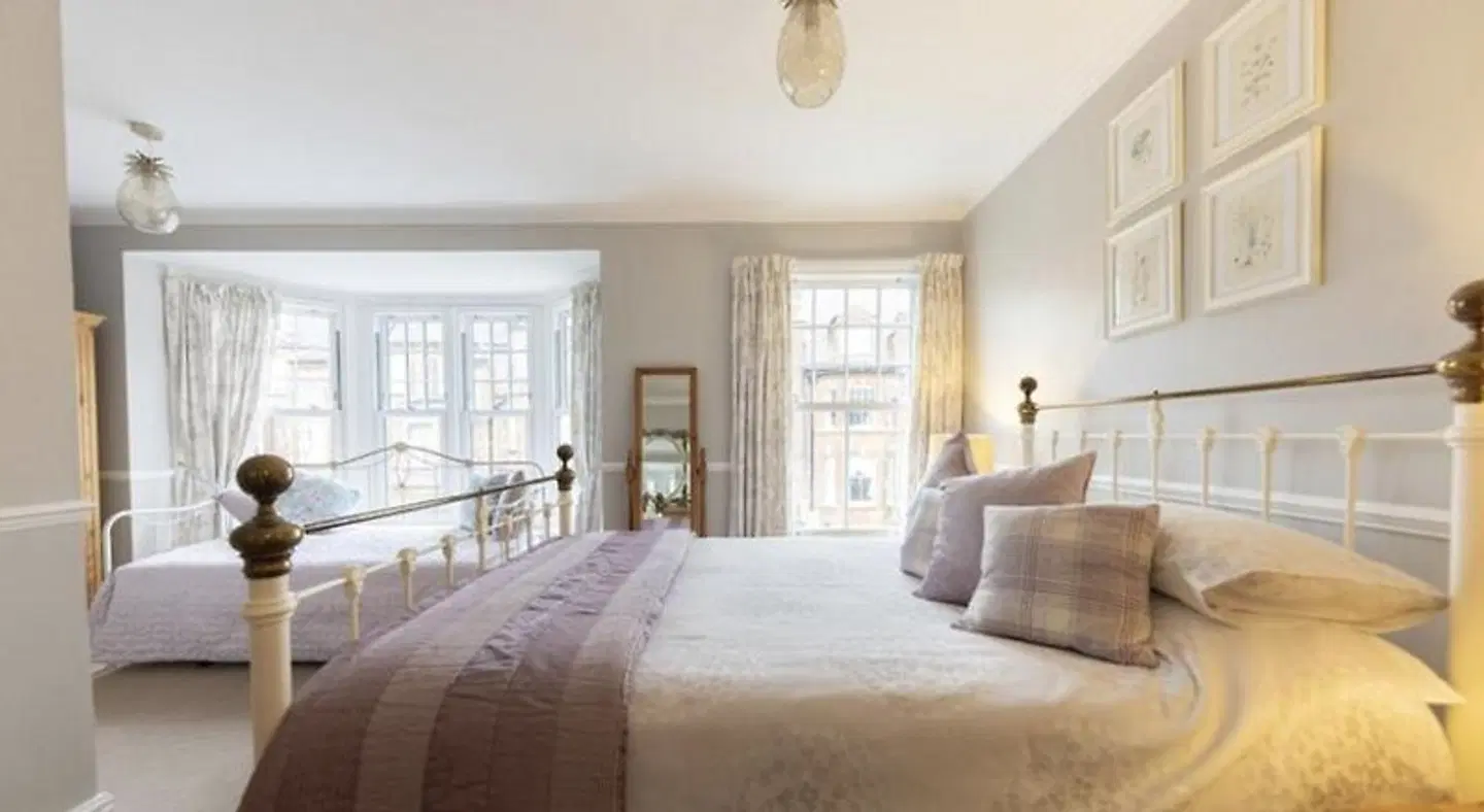 Albury House ROOM_EXAMPLE