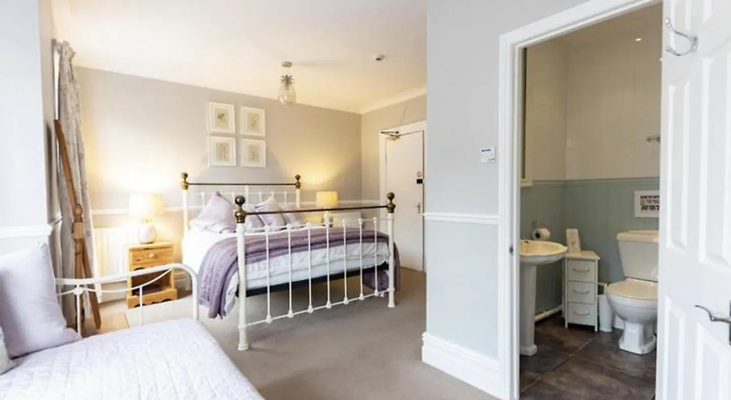 Albury House ROOM_EXAMPLE