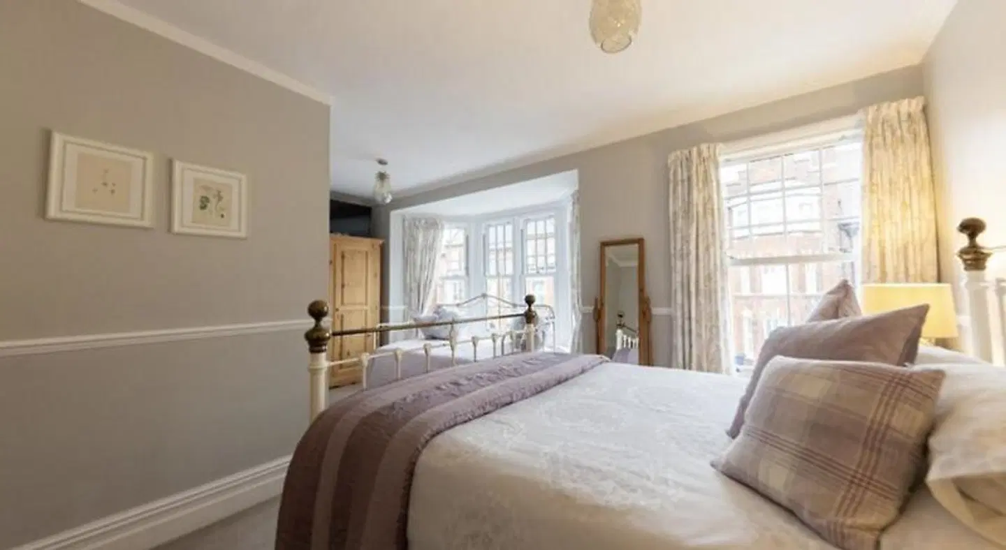 Albury House ROOM_EXAMPLE