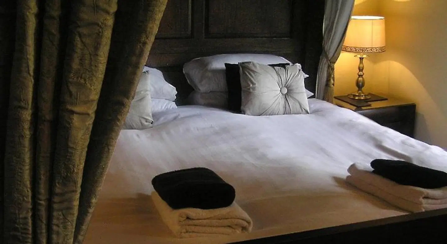 TOWNHOUSE ROOMS ROOM_EXAMPLE