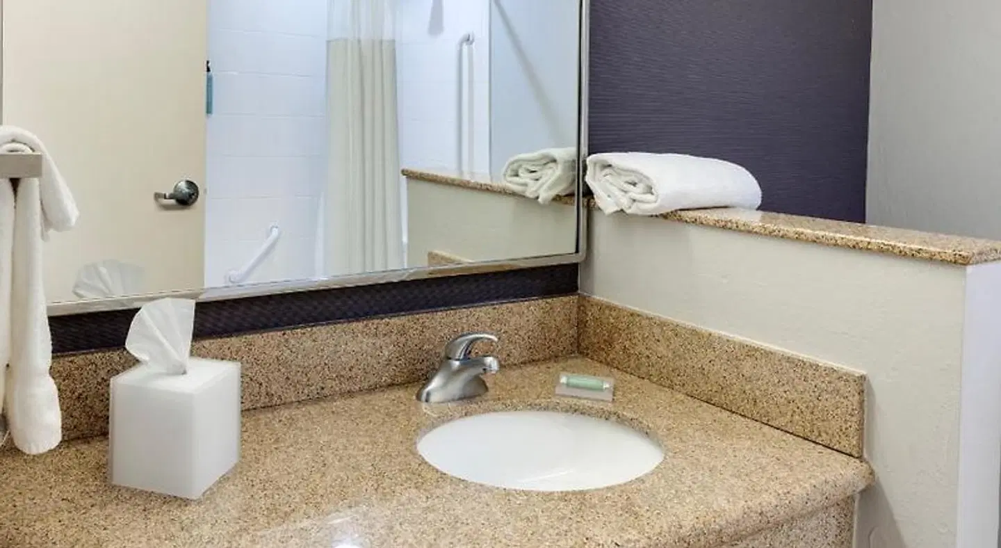 Courtyard by Marriott Oklahoma City North/Quail Springs Badezimmer
