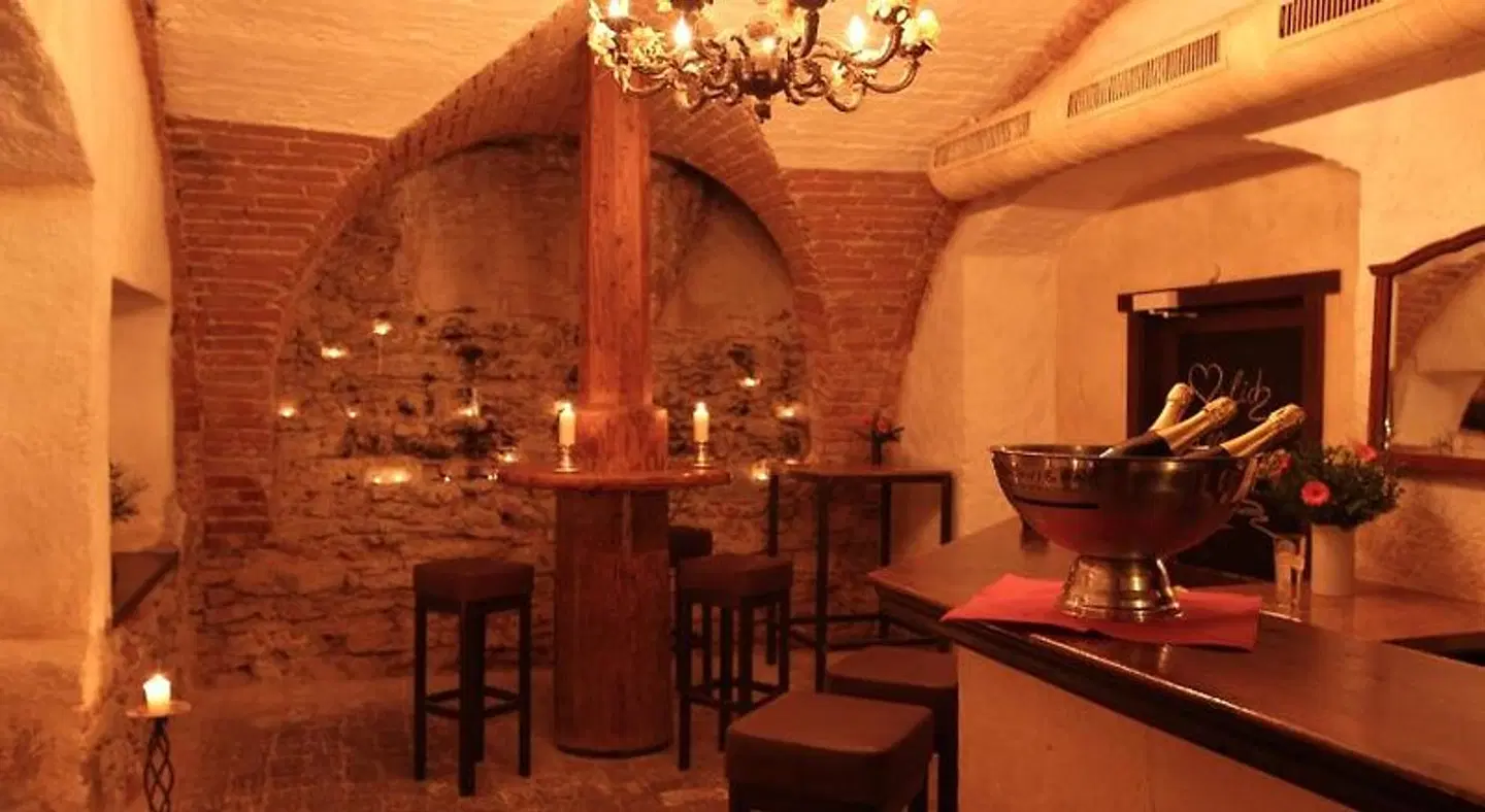 Hirsch Bar