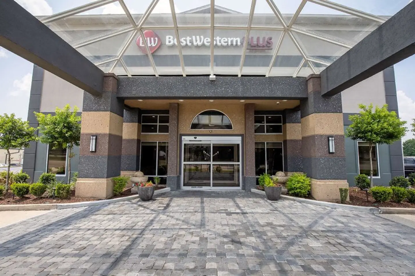 Best Western Plus Vermilion River Inn & Suites EXTERIOR