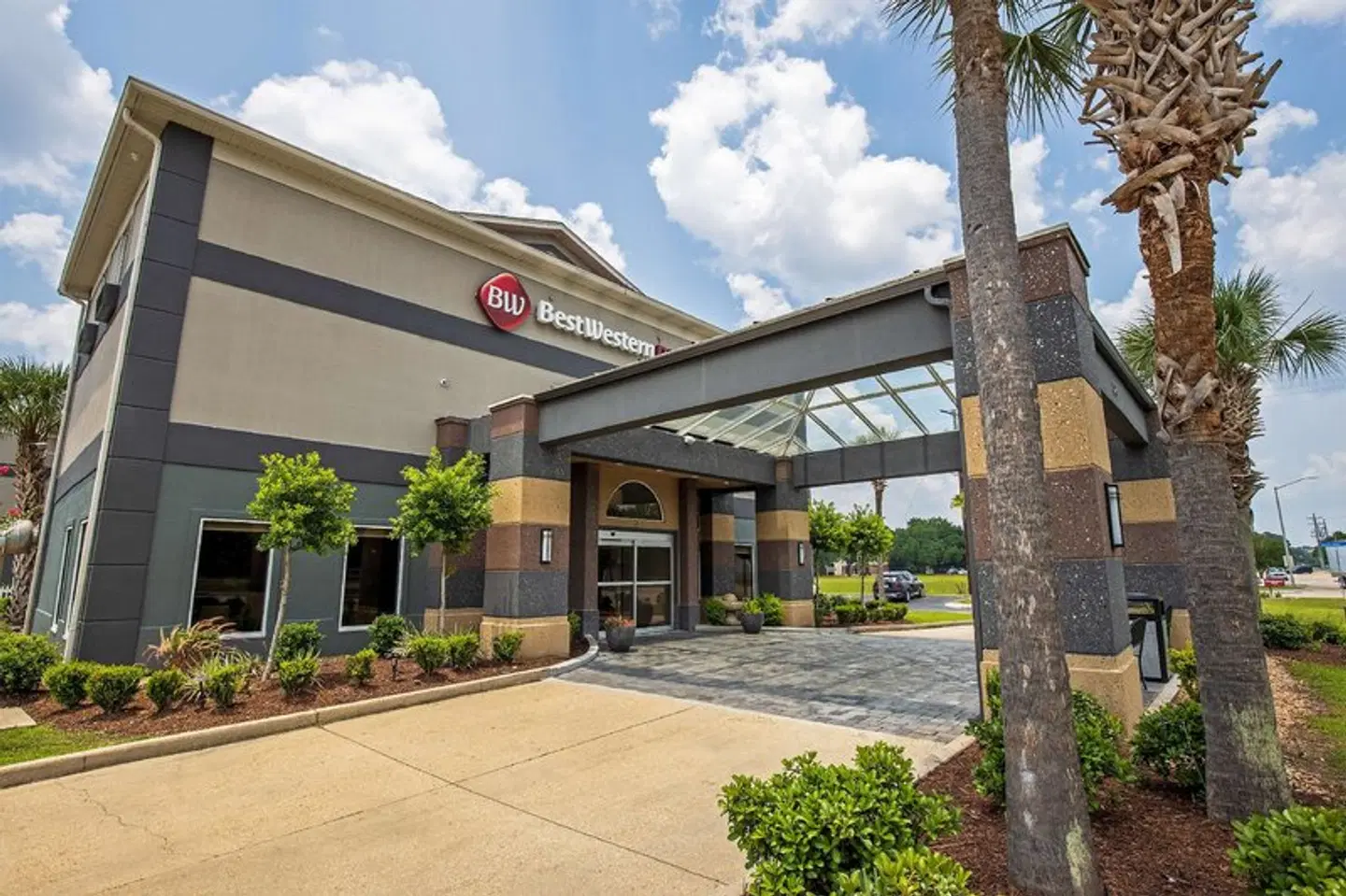 Best Western Plus Vermilion River Inn & Suites EXTERIOR