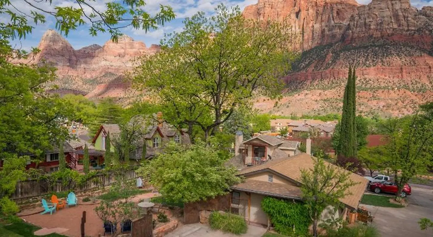 Red Rock Inn LANDSCAPE