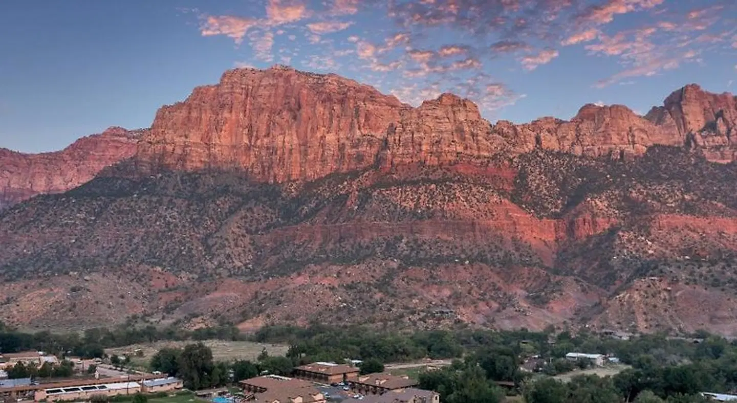 Red Rock Inn LANDSCAPE
