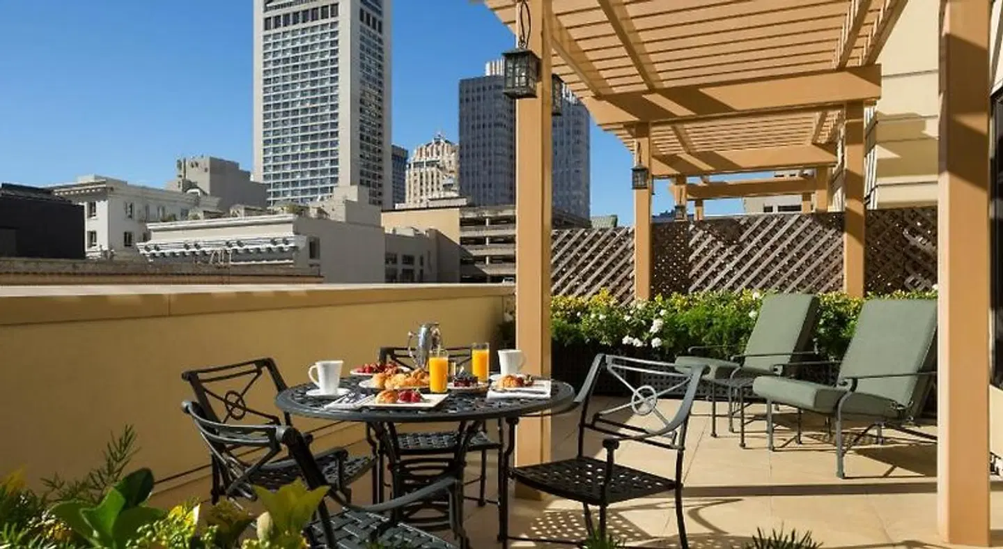 Orchard Garden Hotel Terrasse