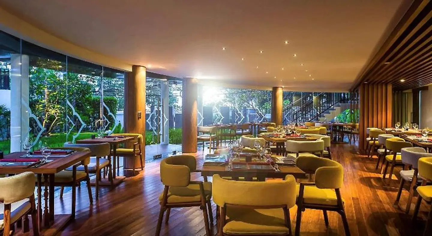 Holiday Inn Resort Phuket Karon Beach by IHG Restaurant