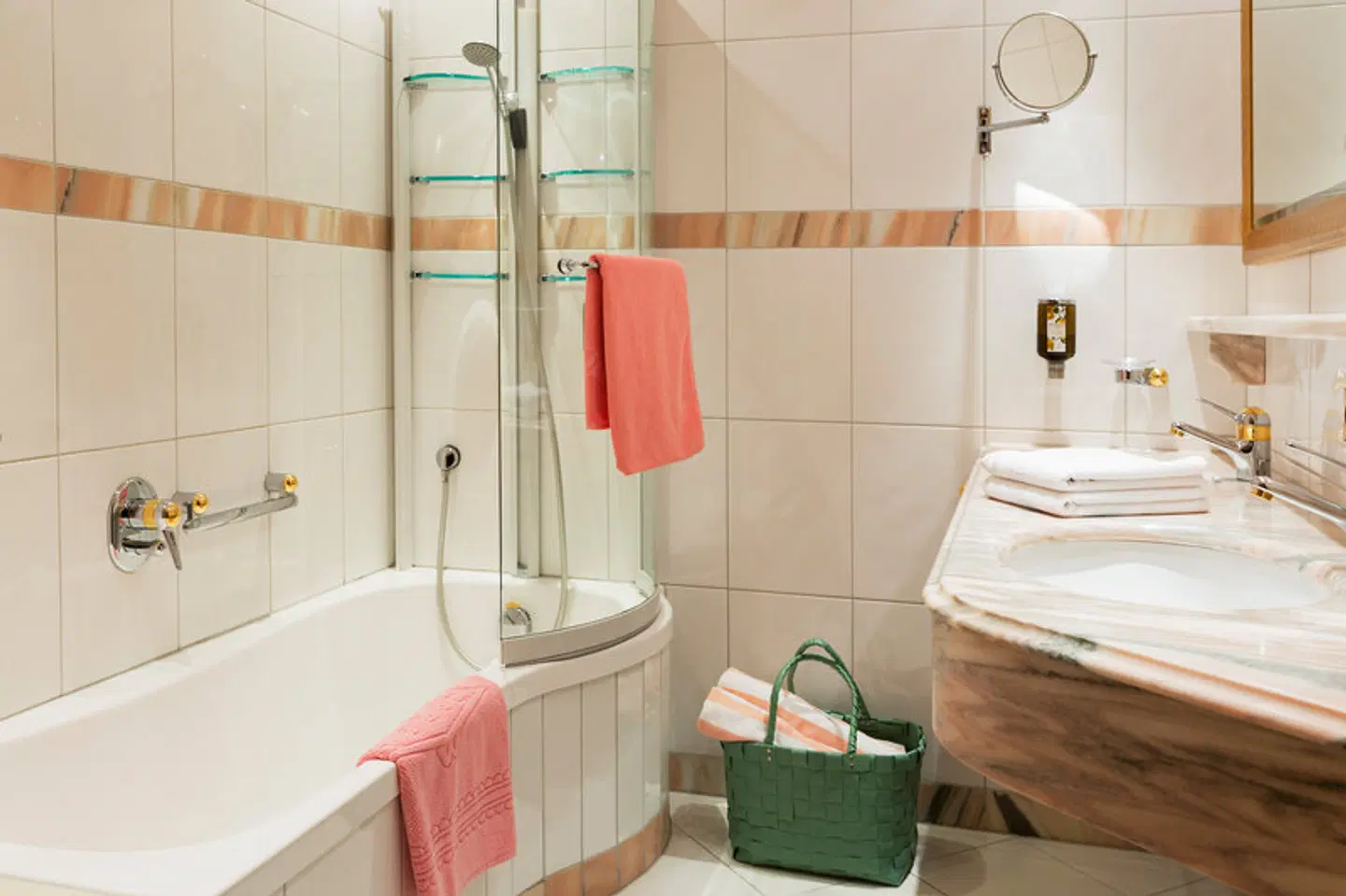 Neuhaus Zillertal Resort Badezimmer