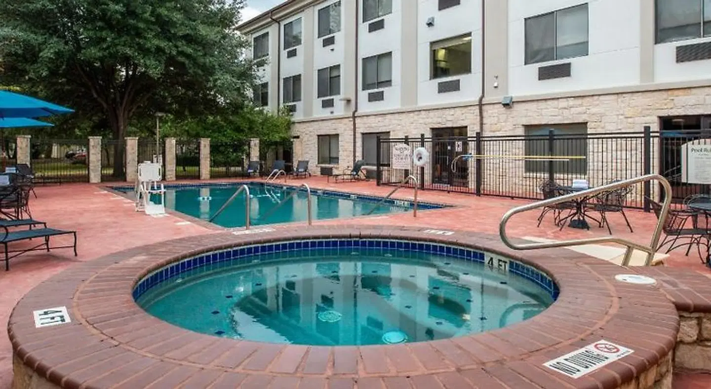 Holiday Inn Express & Suites Austin NW - Lakeline by IHG OUTDOOR_POOL