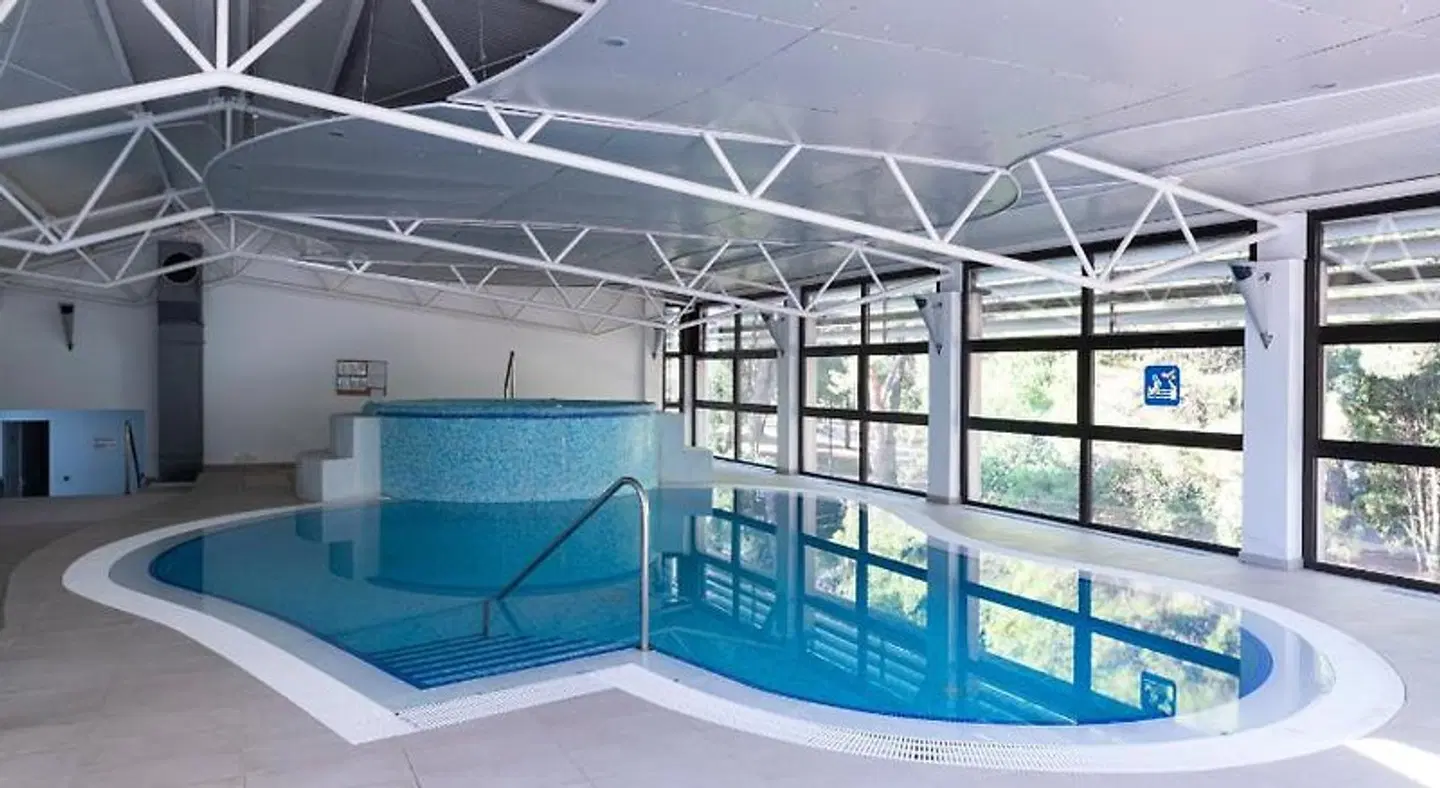 Flores Hallenbad