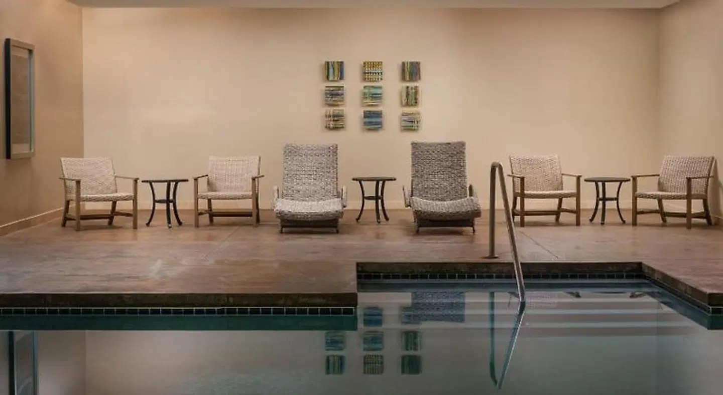 The Davenport Tower Autograph Collection Bar