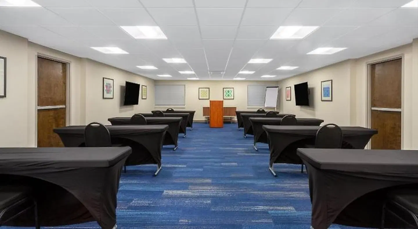 Holiday Inn Express & Suites King Of Prussia by IHG LOUNGE_LOBBY