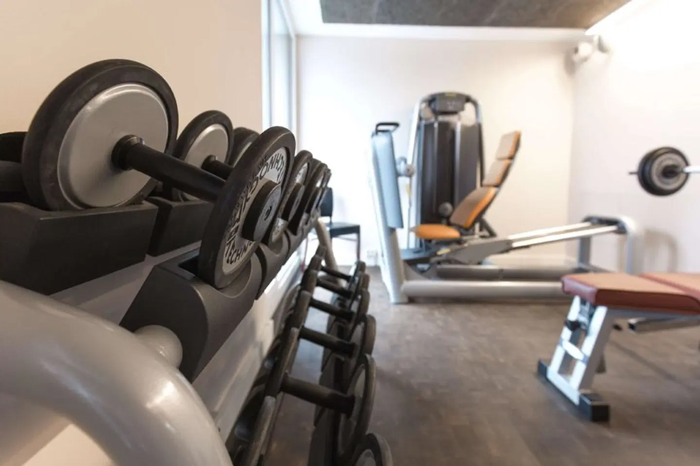 SAKS SPORTS_AND_LEISURE