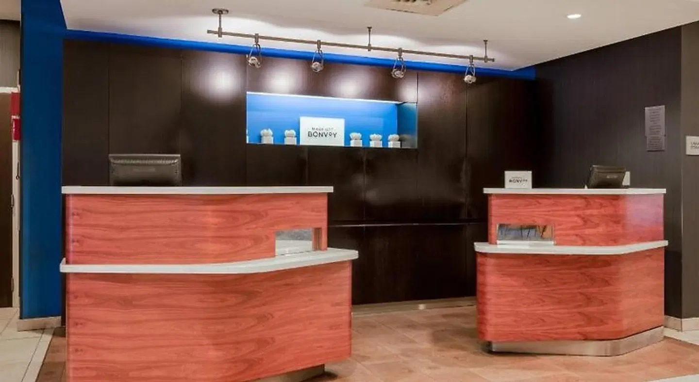 Courtyard by Marriott Columbus Airport LOUNGE_LOBBY