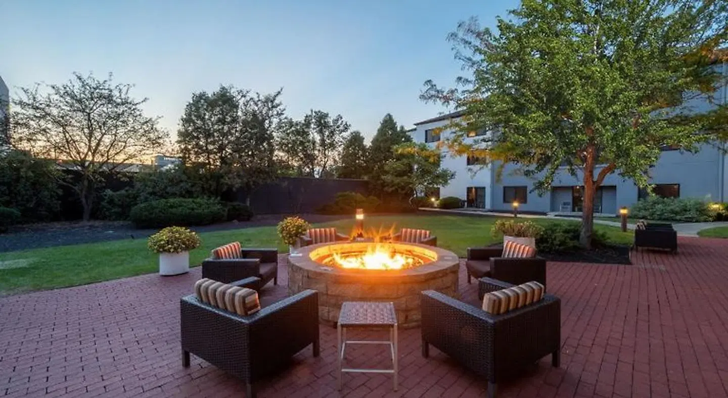 Courtyard by Marriott Columbus Airport Terrasse