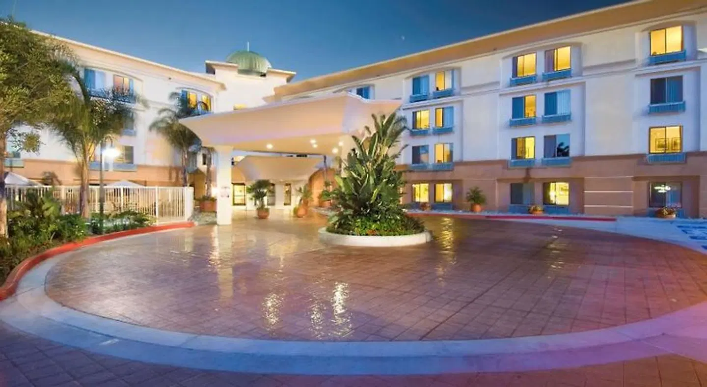Hampton Inn San Diego/Del Mar EXTERIOR