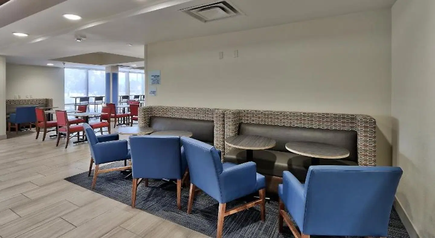 Holiday Inn Express & Suites Albuquerque Historic Old Town by IHG LOUNGE_LOBBY