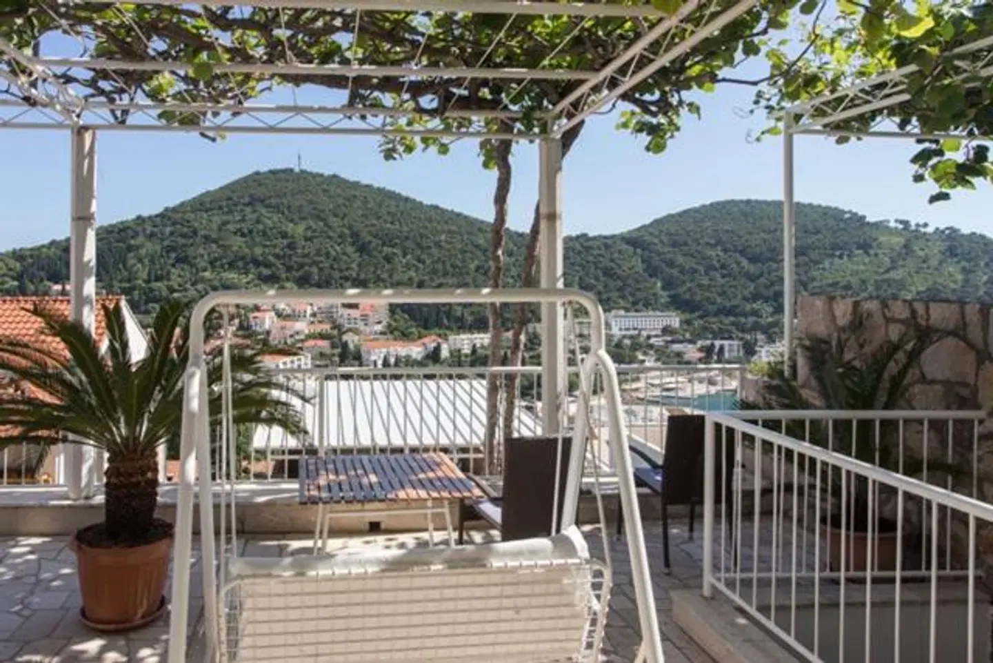 Apartment and Rooms Zora Terrasse