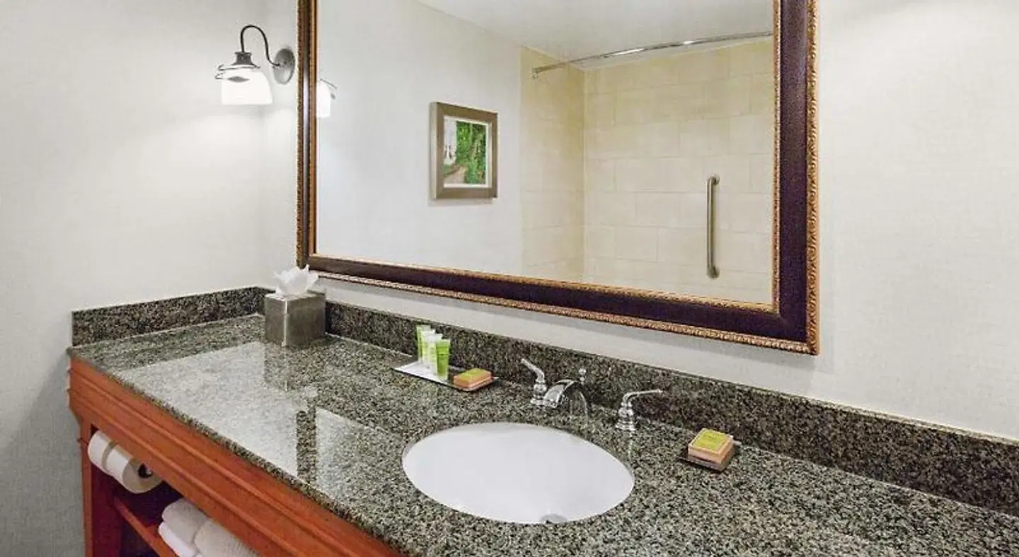 DoubleTree by Hilton Raleigh Durham Airport at Research Triangle Park Badezimmer