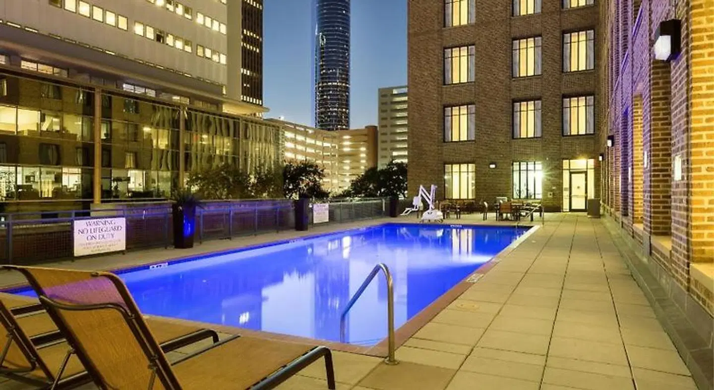 Courtyard by Marriott Houston Downtown/Convention Center OUTDOOR_POOL