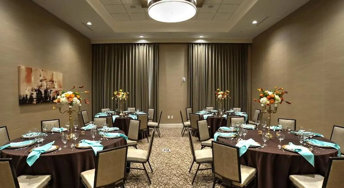 Embassy Suites by Hilton Oklahoma City Downtown Medical Center Restaurant