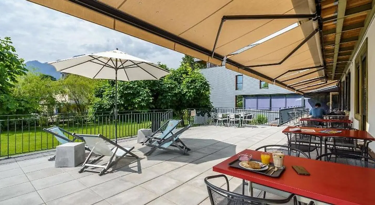 Backpackers Villa Sonnenhof - Hostel Interlaken Terrasse
