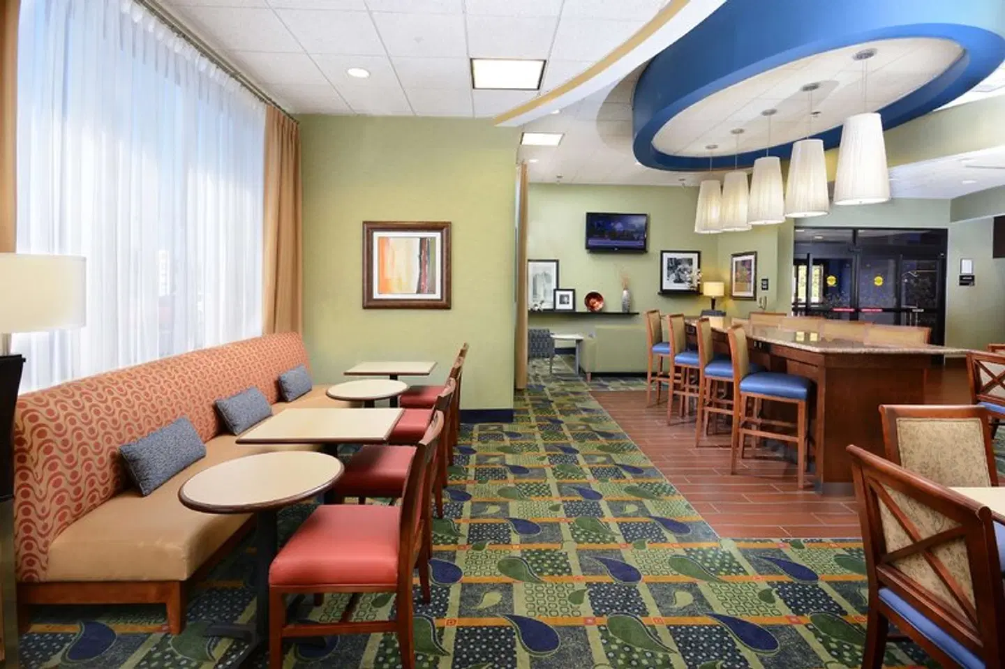 Hampton Inn High Point Bar