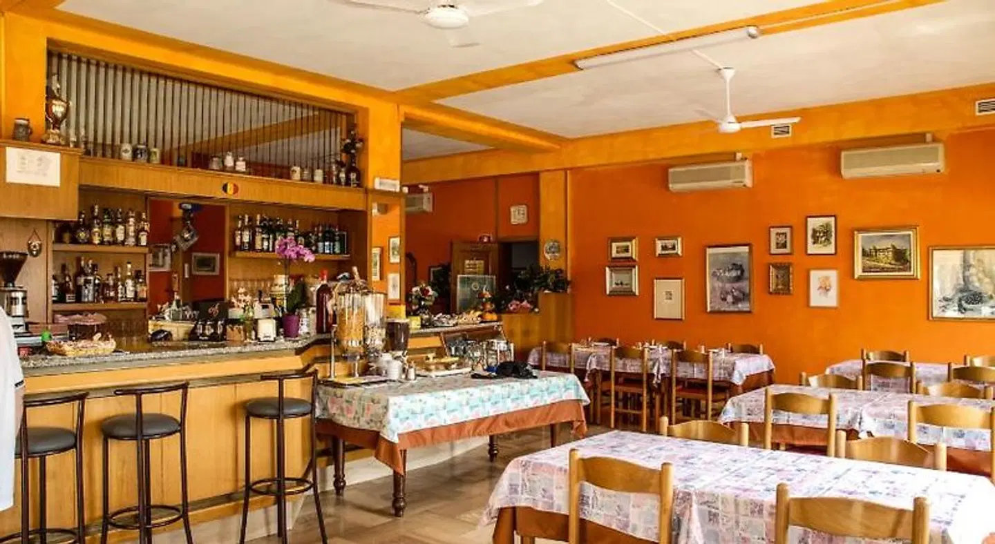 Du Lac Bar