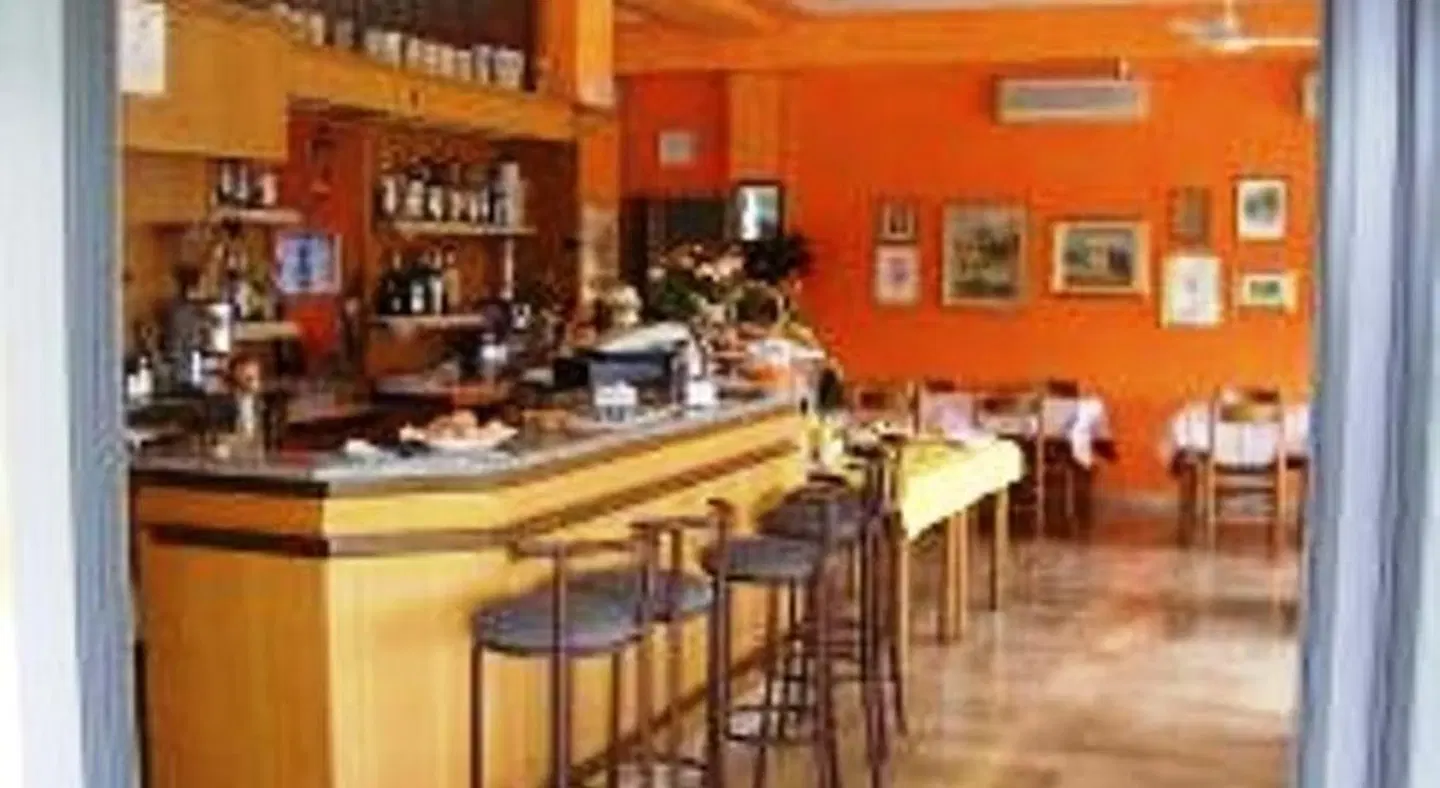 Du Lac Bar