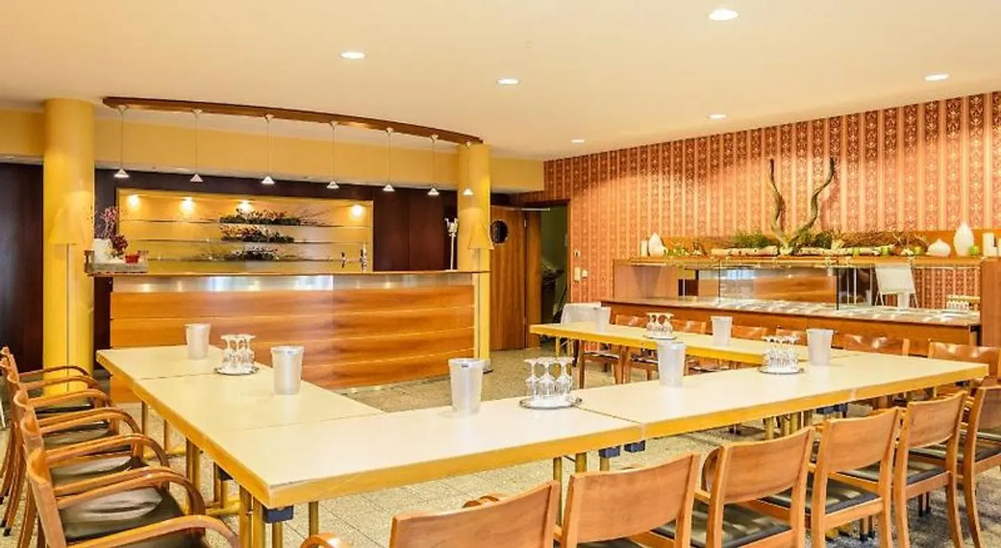 Goldner Hirsch Bar